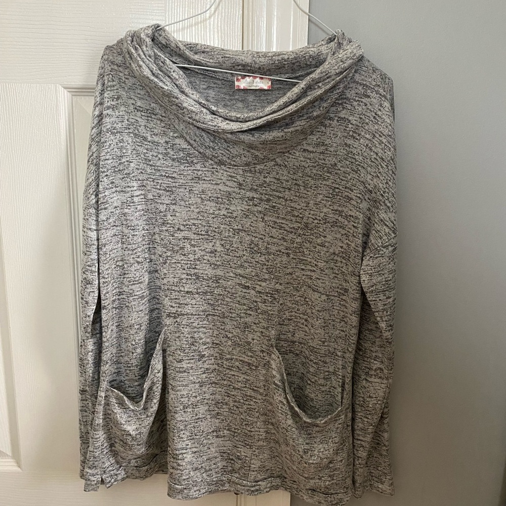 Altar’d state light sweater size S